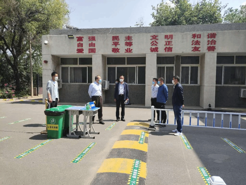 检查校园门岗工作
